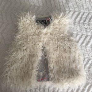 🦌🌸🌿Faux Fur Osh Kosh vest, size 12-18 months